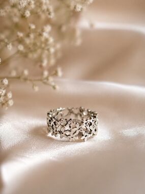 Delicate Floral Openwork Ring in Silver for Women